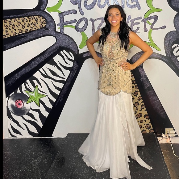 Mac Duggal White Champagne Prom Dress Size 12 - Picture 2 of 5